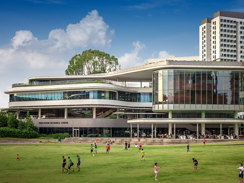 在新加坡通过服务学习培养跨文化能力